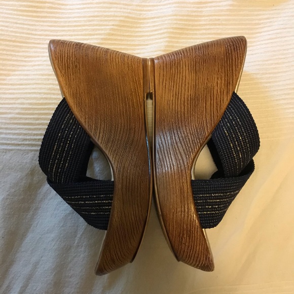 NWOT Italian Shoemakers navy blue gold wedge heels - Picture 2 of 5